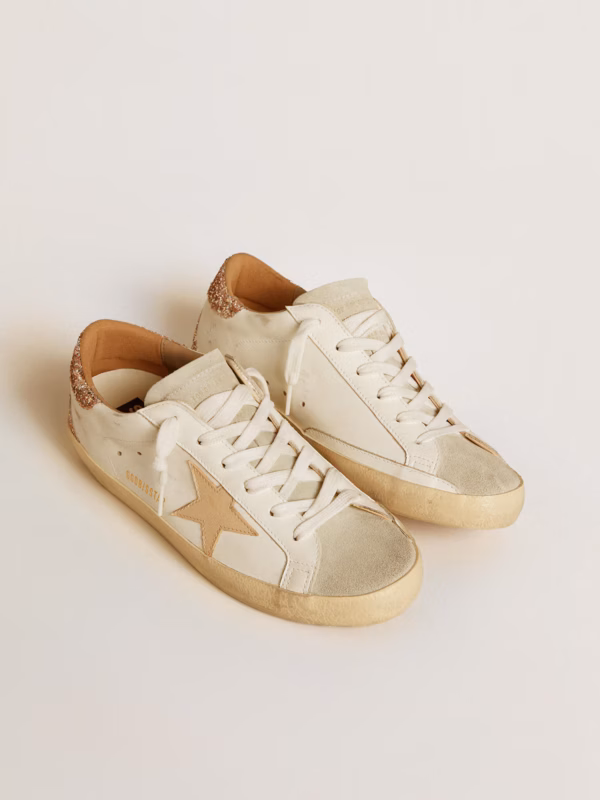 Super-Star pour femme avec étoile en cuir nude et contrefort à paillettes dorées – Image 2