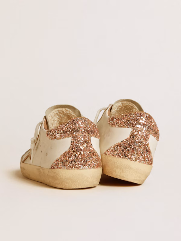 Super-Star pour femme avec étoile en cuir nude et contrefort à paillettes dorées – Image 5