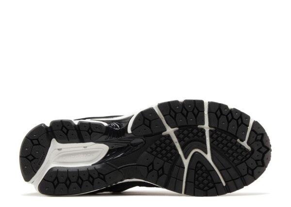 New Balance 2002R Black Gunmetal – Image 4