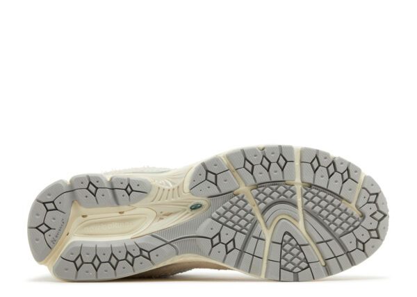 New Balance 2002R Linen – Image 4