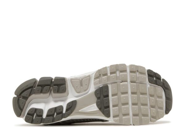 Nike Zoom Vomero 5 Iron Ore Flat Pewter – Image 4