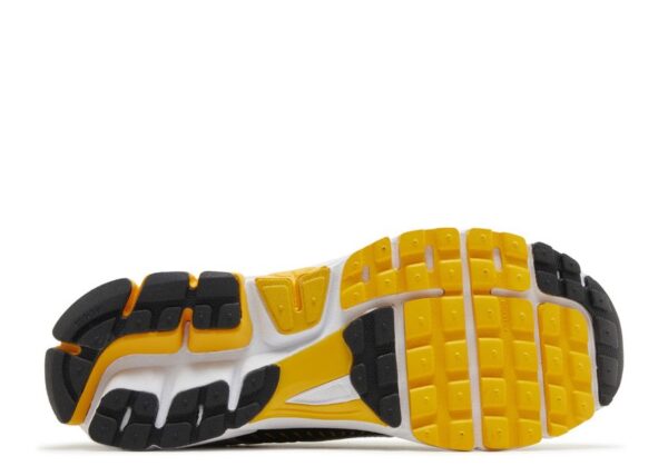 Nike Zoom Vomero 5 Photon Dust Laser Orange – Image 4
