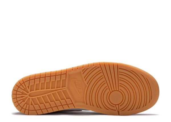 Air Jordan 1 Mid Tan Gum – Image 4