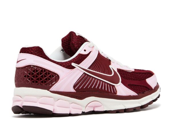 Nike Zoom Vomero 5 Pink Foam Team Red – Image 3