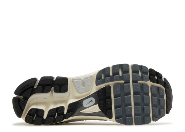 Nike Zoom Vomero 5 Platinum Tint – Image 4