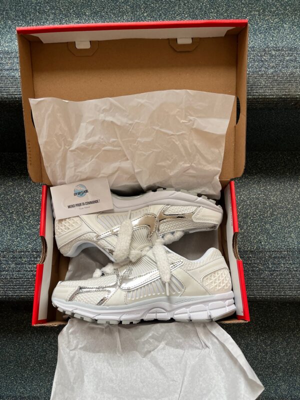 VOMERO 5 | METALLIC WHITE (LACETS PERSONNALISÉS GRATUITS INCLUS) – Image 2