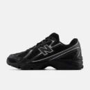 740 Chaussures noires