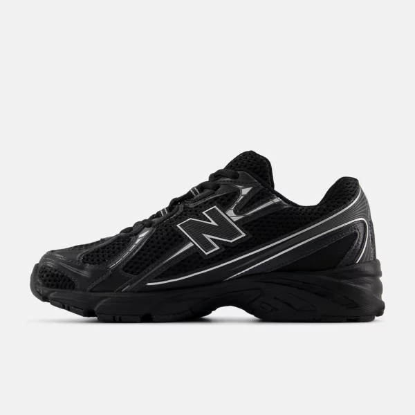 740 Chaussures noires