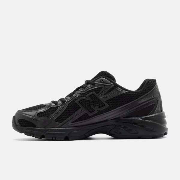 740 chaussures  Noir avec ciment