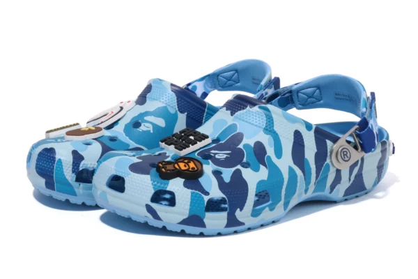 BAPE X CROCS-BLEU